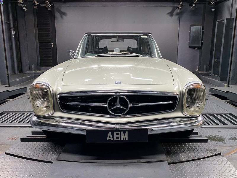 1965 MERCEDES 230 SL PAGODA